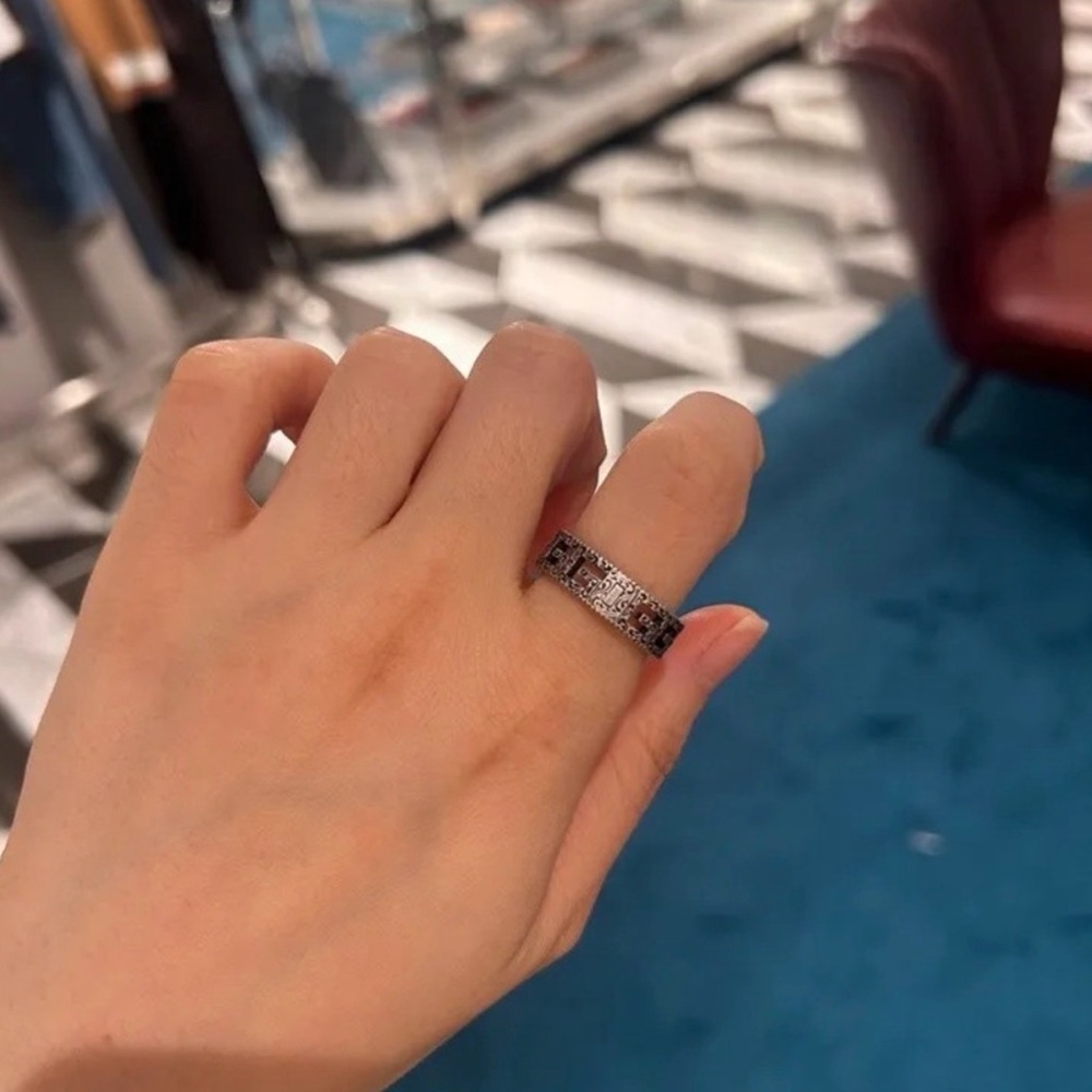 Gucci Square GG Silver Ring - Picture 9 of 9